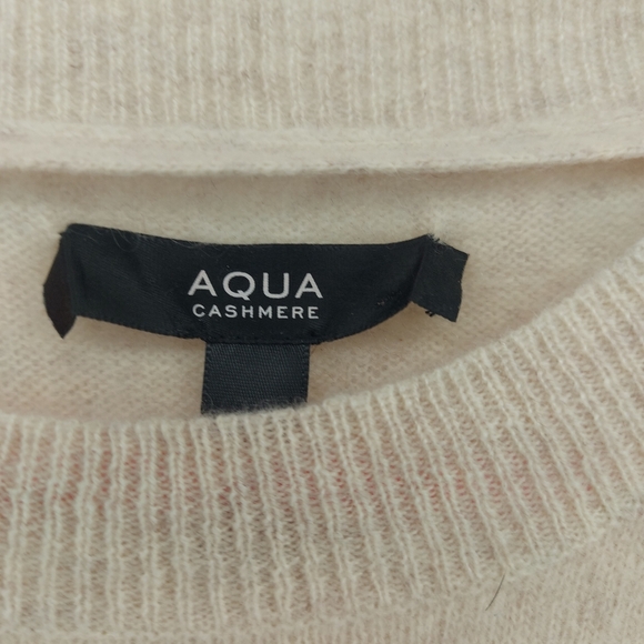 Aqua Cashmere Crewneck  Sweater Size Small - Picture 2 of 4